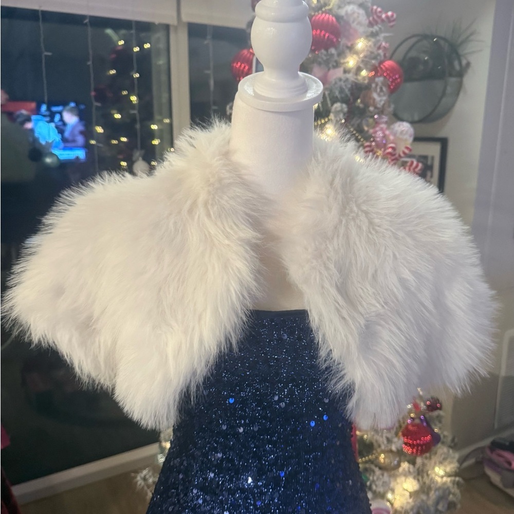 Windsor Ivory Faux Fur Wrap